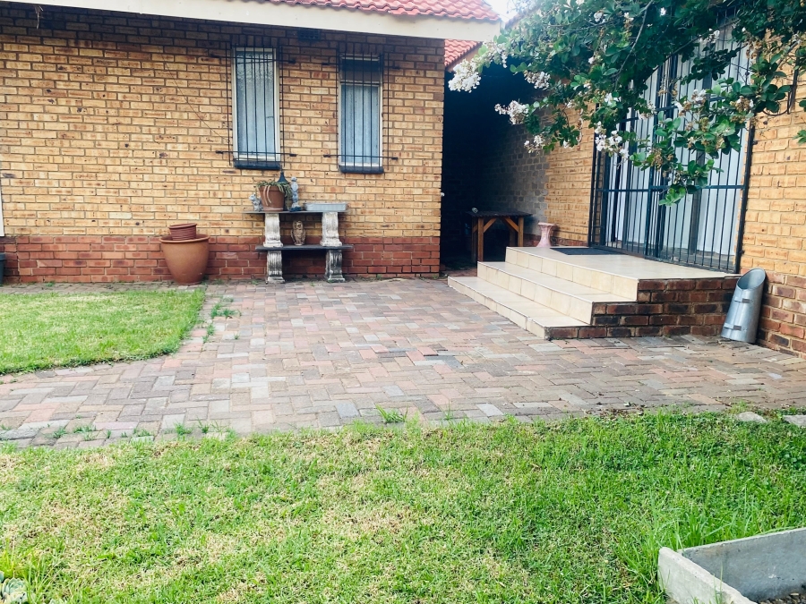 3 Bedroom Property for Sale in Roodia Free State